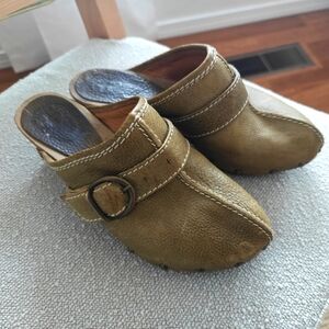 fiorentini + baker green leather clogs